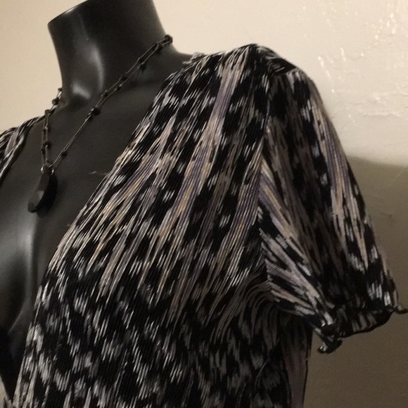 Elementz Crinkle Aztec Black/Silver/Gold Top - Picture 3 of 8